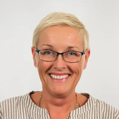 Ann Kearney-Headshot-sm-400×400 copy