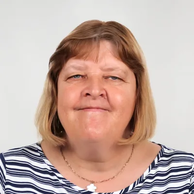 Diane MacDonald-Headshot-sm-400×400 copy